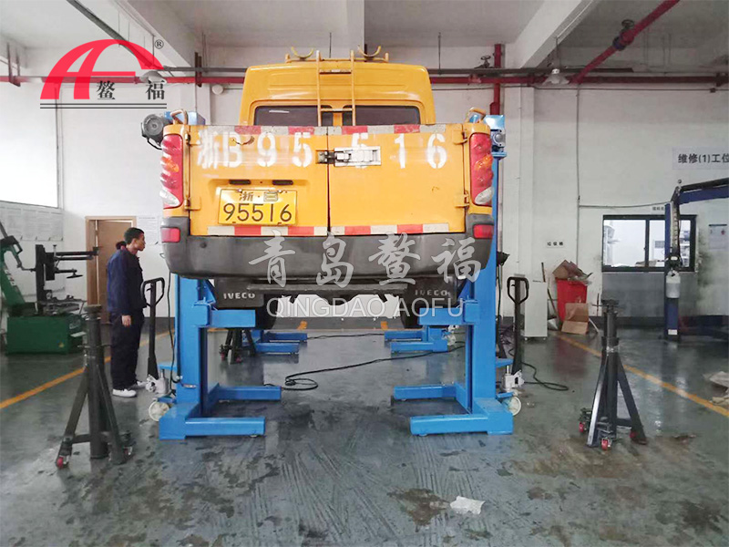 Zhejiang engineering emergency repair truck lifting case (10 tons)