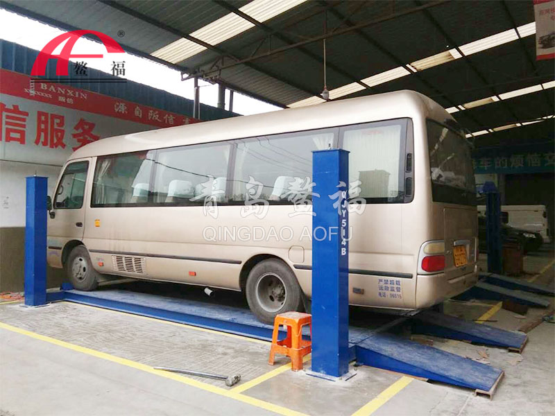 Sichuan bus company four-post lift